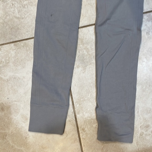 Lululemon Ebb To Street Gray Seamless Crop Leggings 6 - Picture 5 of 10